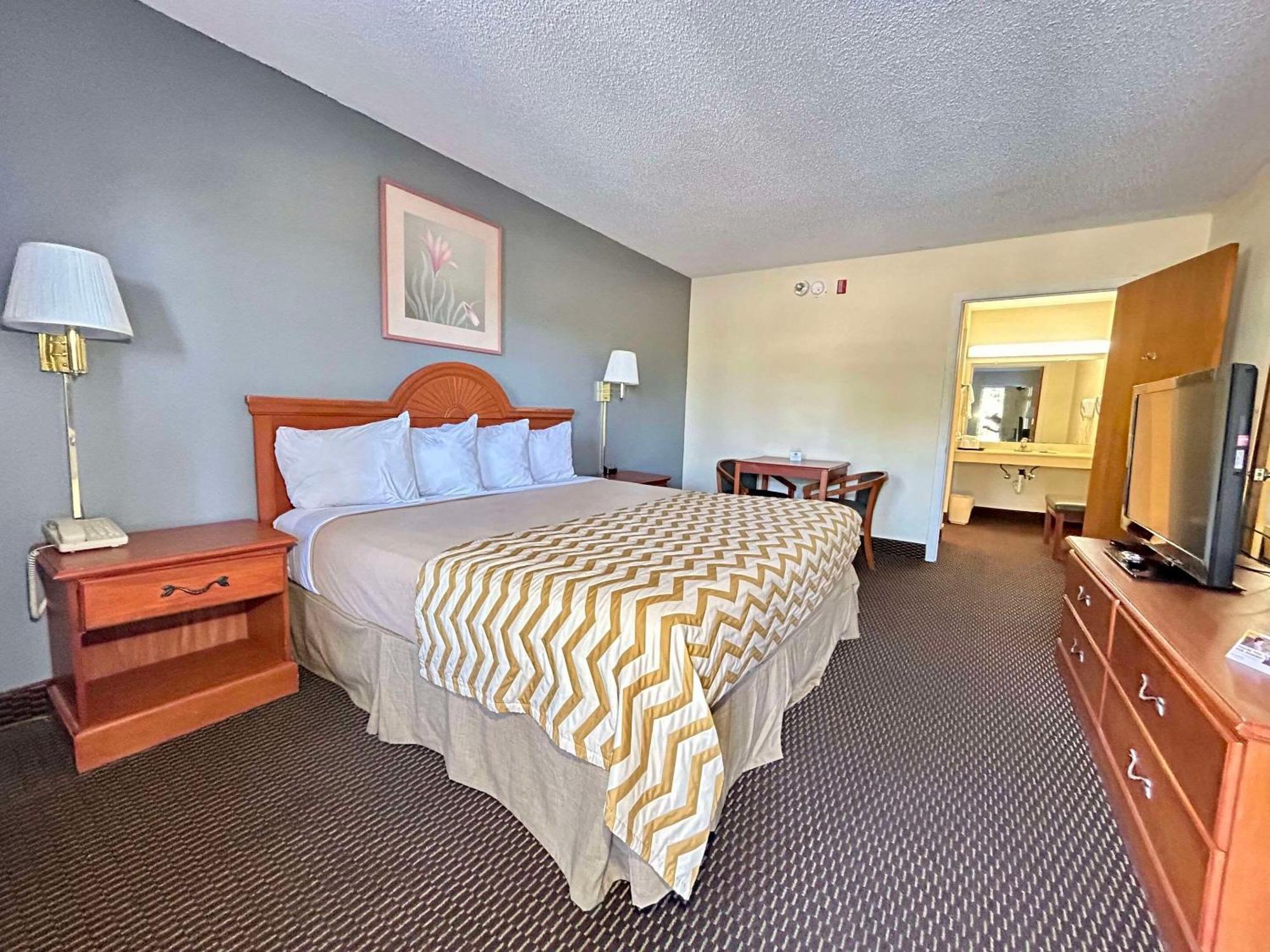 אלאצ'ואה High Springs Inn Soon To Be Clarion Pointe מראה חיצוני תמונה