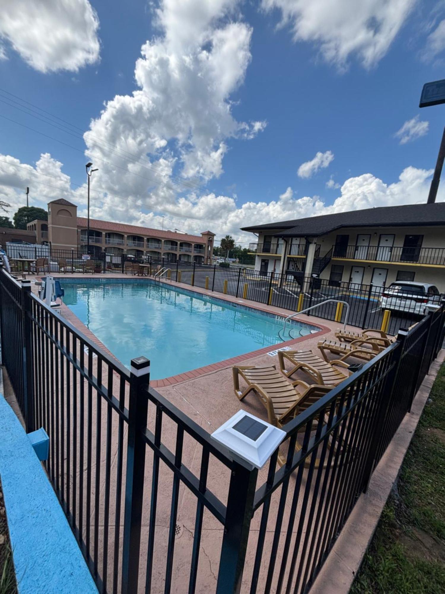 אלאצ'ואה High Springs Inn Soon To Be Clarion Pointe מראה חיצוני תמונה