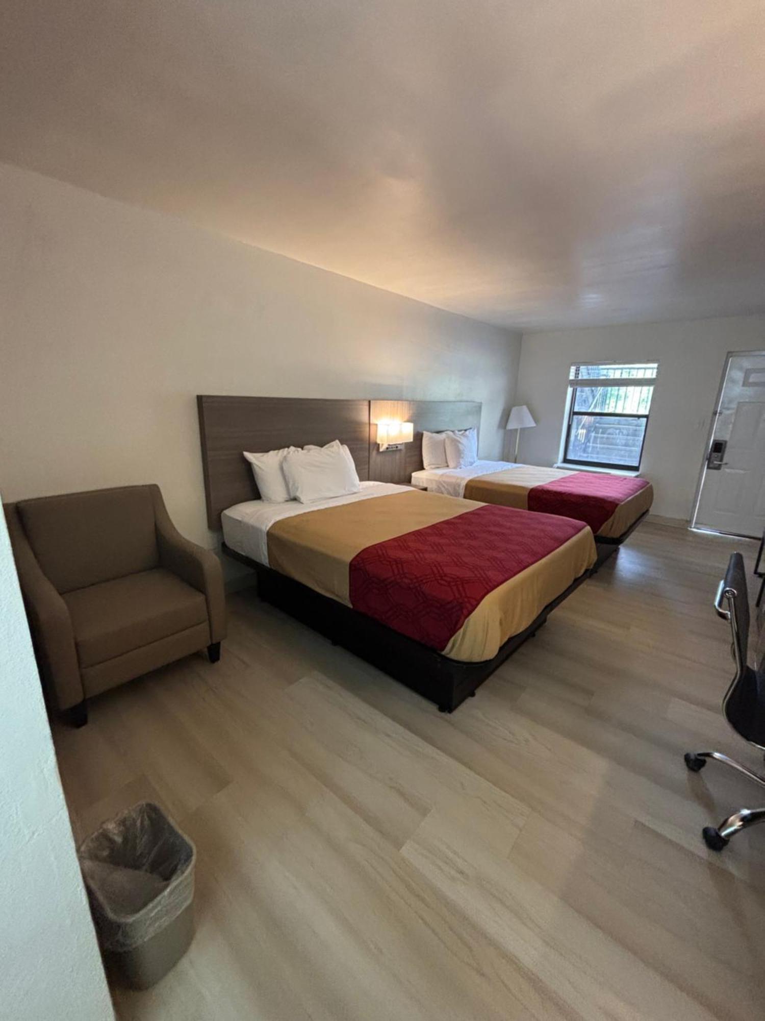 אלאצ'ואה High Springs Inn Soon To Be Clarion Pointe מראה חיצוני תמונה
