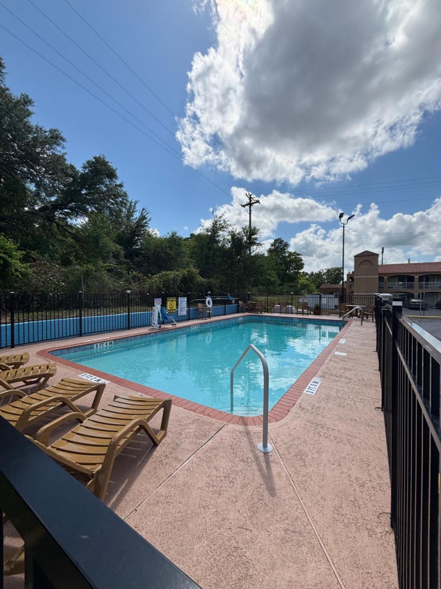 אלאצ'ואה High Springs Inn Soon To Be Clarion Pointe מראה חיצוני תמונה
