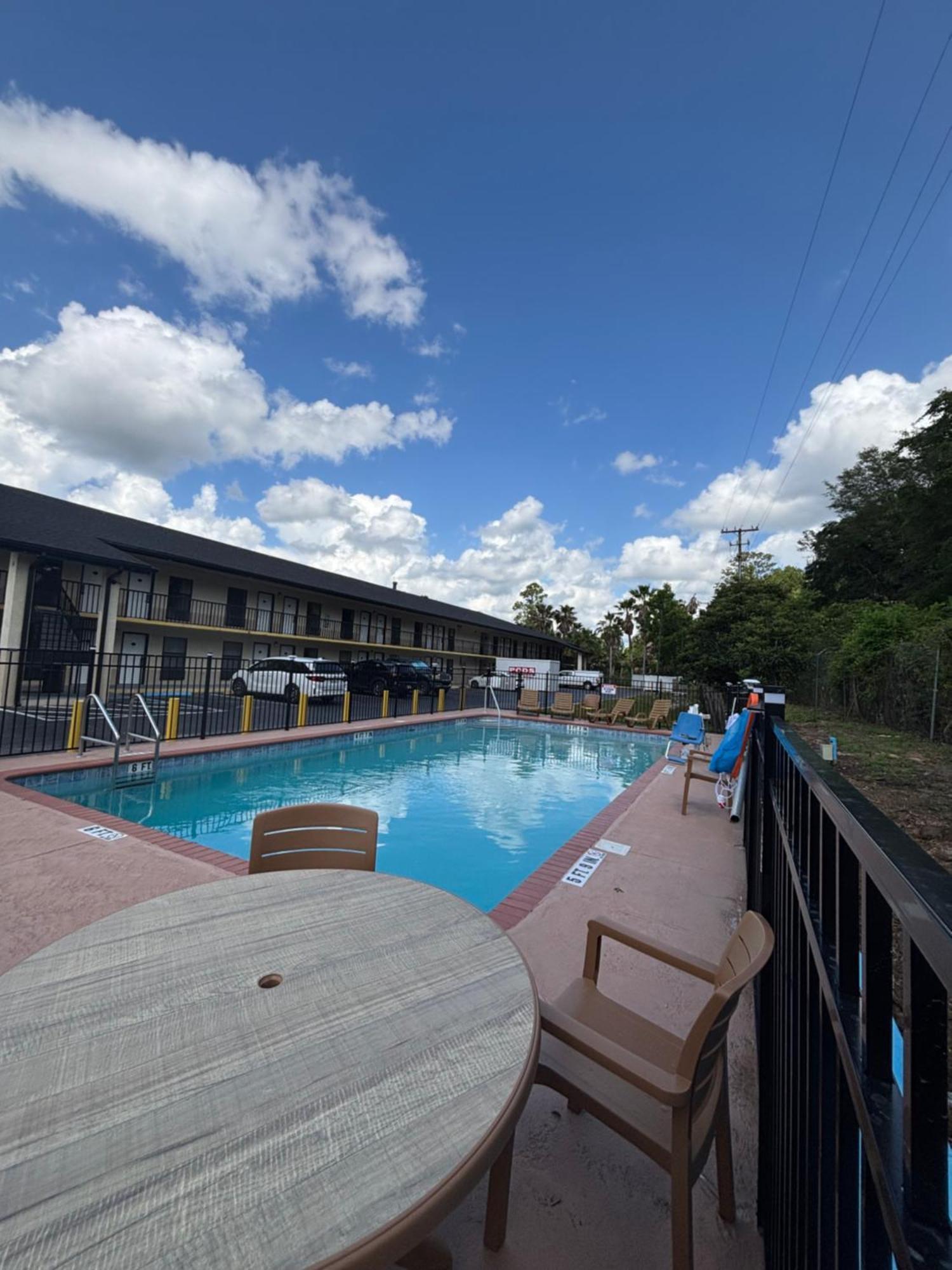 אלאצ'ואה High Springs Inn Soon To Be Clarion Pointe מראה חיצוני תמונה