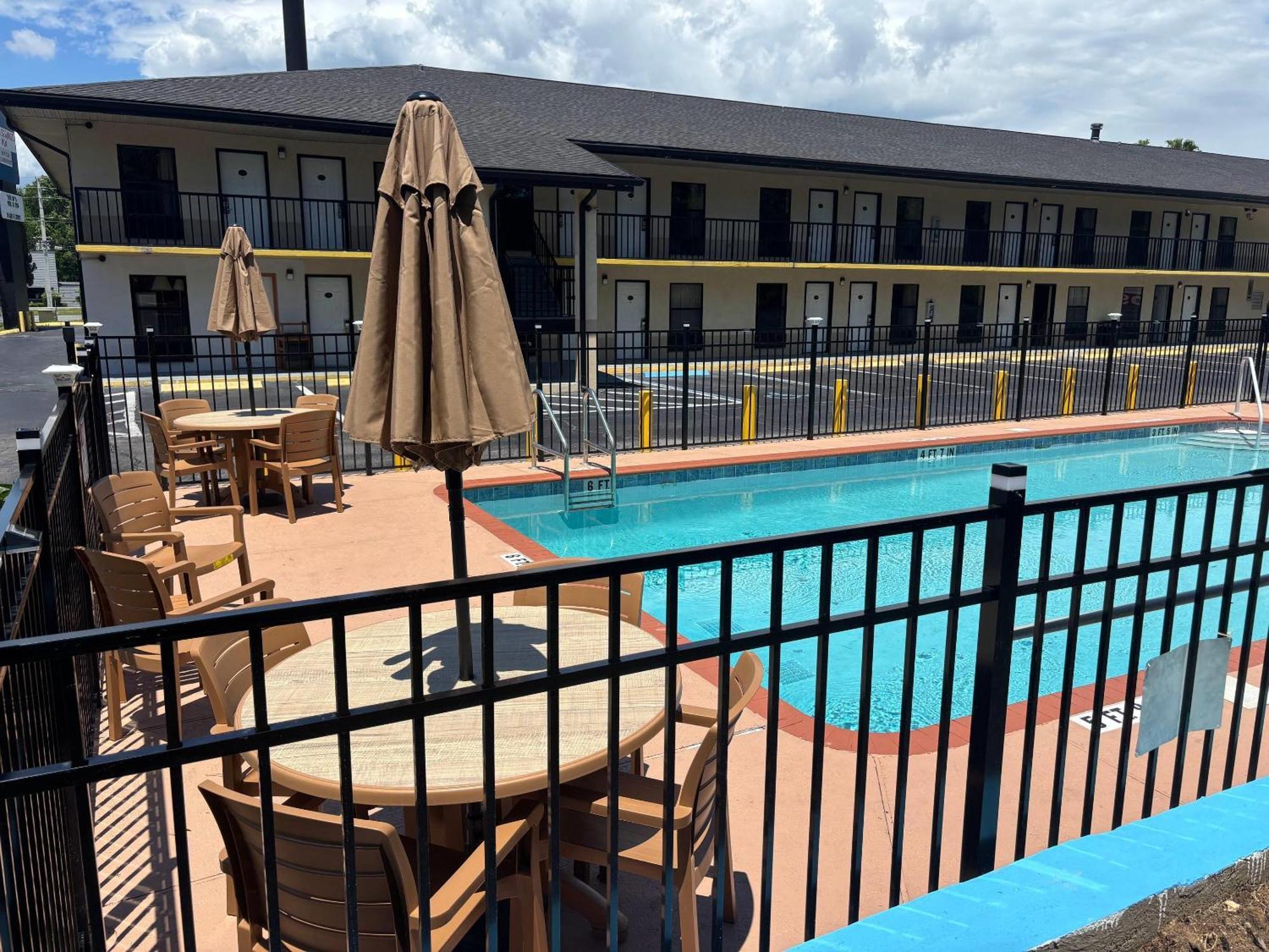 אלאצ'ואה High Springs Inn Soon To Be Clarion Pointe מראה חיצוני תמונה