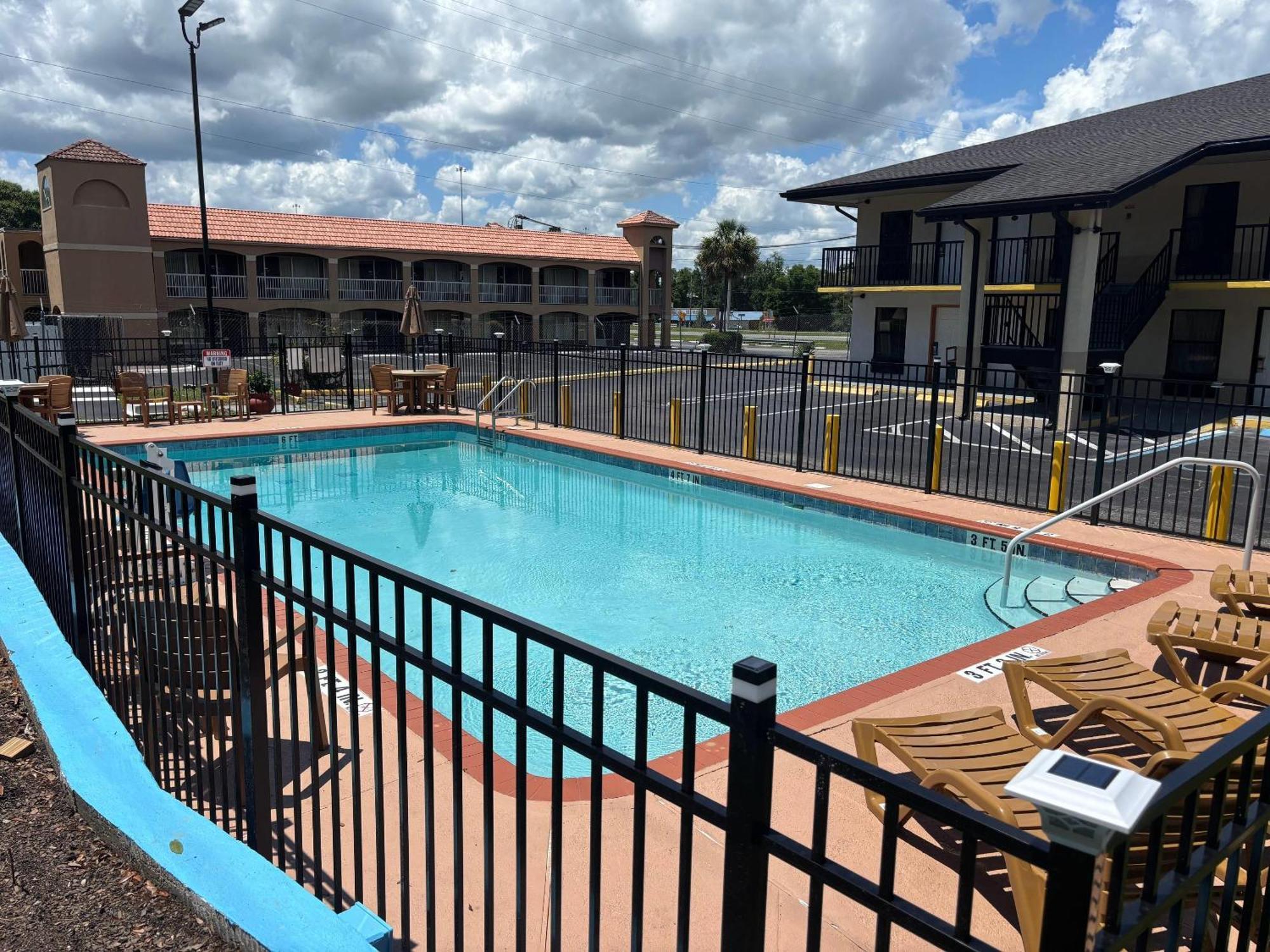 אלאצ'ואה High Springs Inn Soon To Be Clarion Pointe מראה חיצוני תמונה