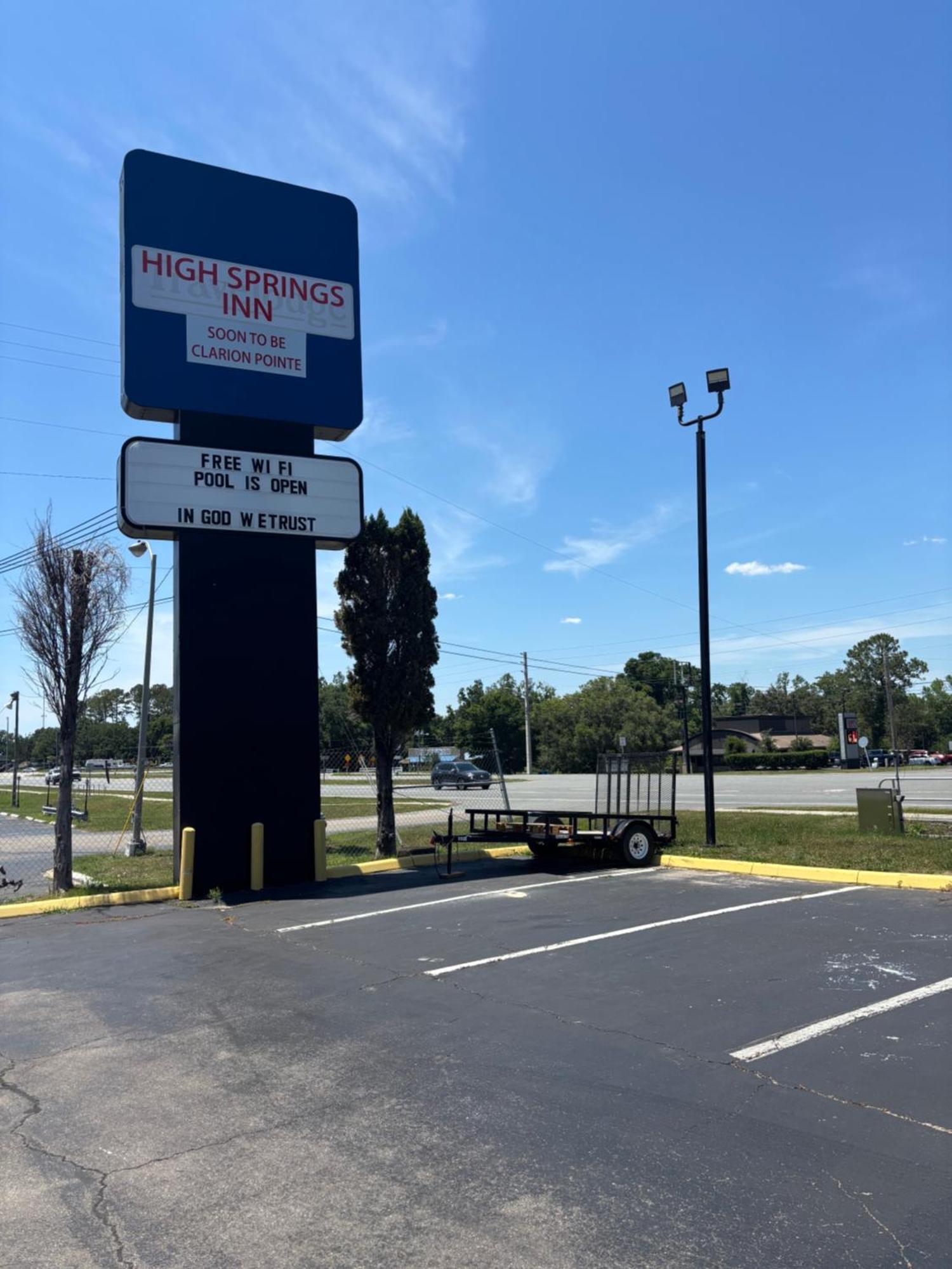 אלאצ'ואה High Springs Inn Soon To Be Clarion Pointe מראה חיצוני תמונה