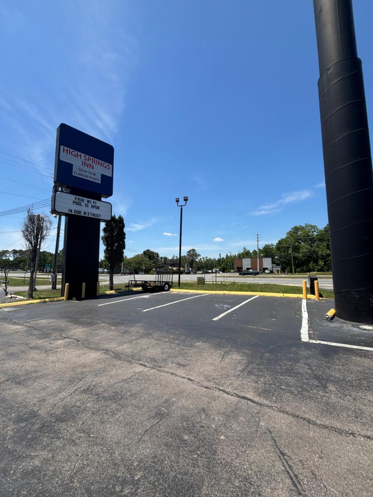 אלאצ'ואה High Springs Inn Soon To Be Clarion Pointe מראה חיצוני תמונה